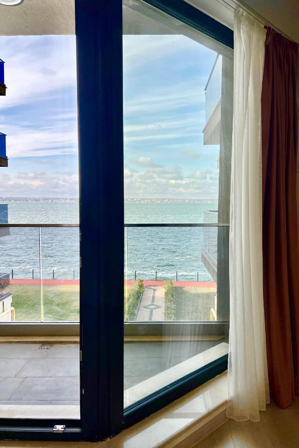 Kitty Studio Sunset Lake Apartment Mamaia